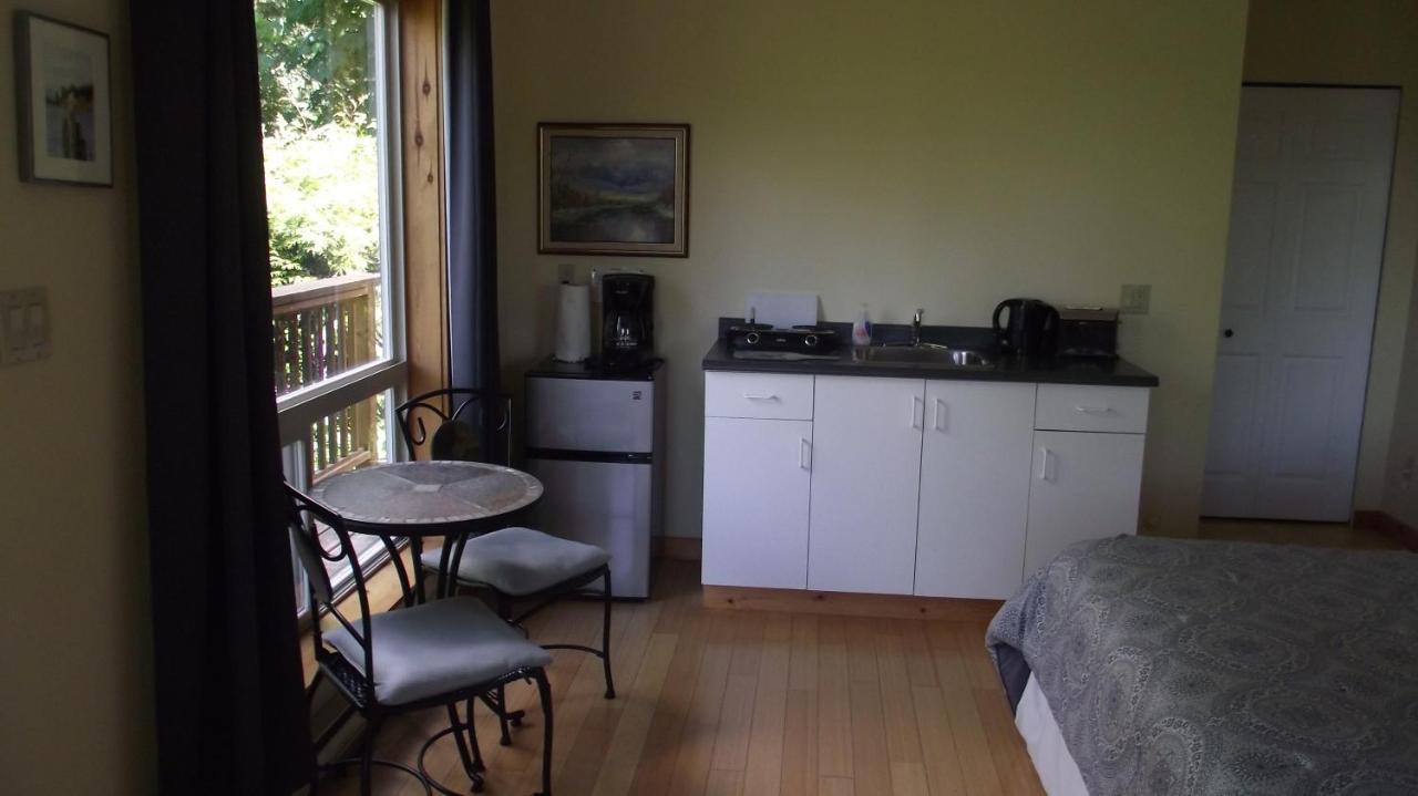 Secret Cove Cottage Suites Halfmoon Bay ภายนอก รูปภาพ