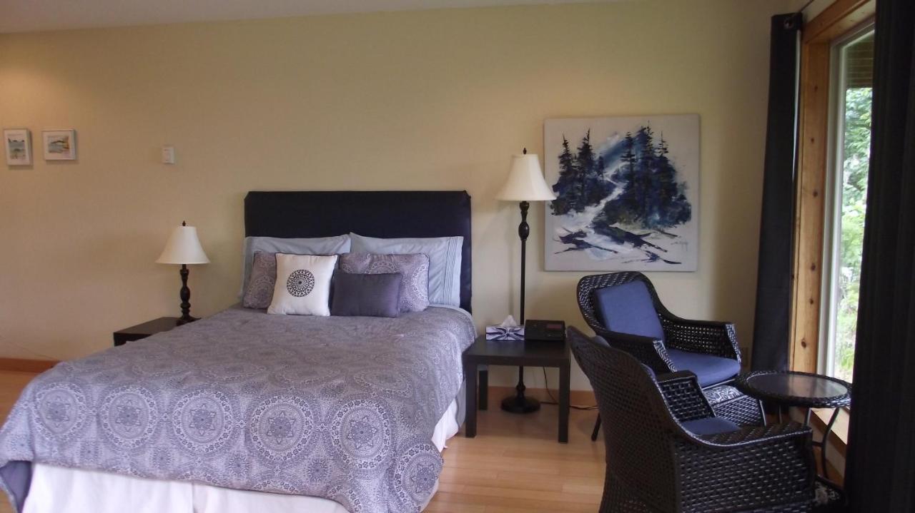 Secret Cove Cottage Suites Halfmoon Bay ภายนอก รูปภาพ