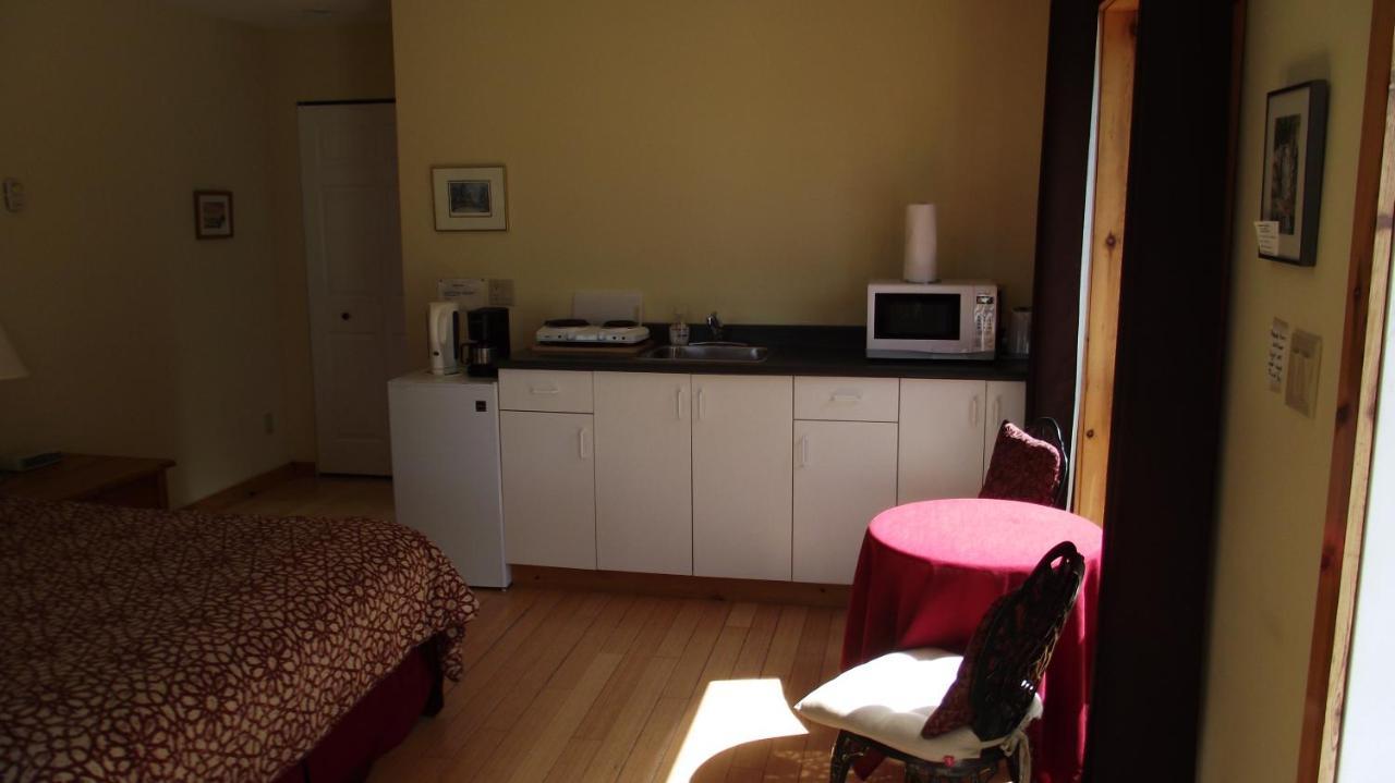 Secret Cove Cottage Suites Halfmoon Bay ภายนอก รูปภาพ
